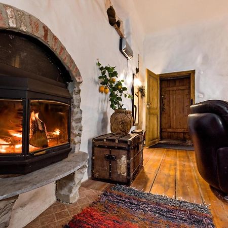 Historical Two-Bedroom Apartment With Sauna, Jacuzzi And Fireplace Tallinn Buitenkant foto