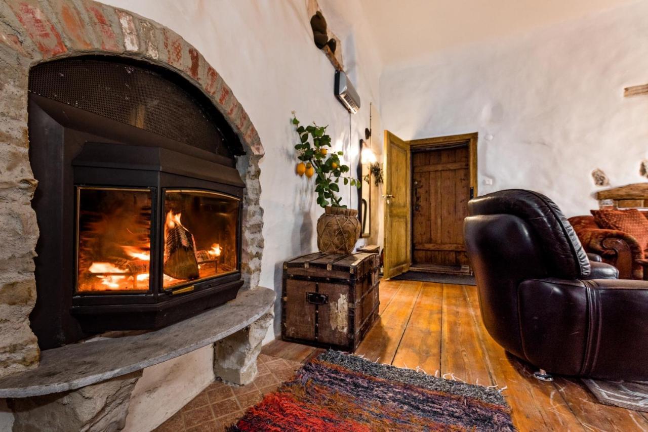 Historical Two-Bedroom Apartment With Sauna, Jacuzzi And Fireplace Tallinn Buitenkant foto