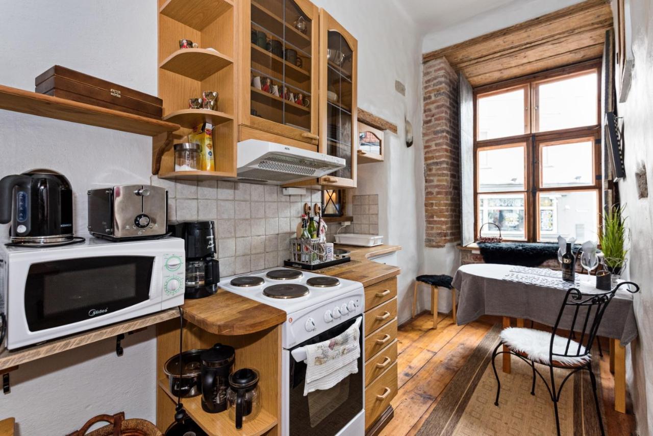 Historical Two-Bedroom Apartment With Sauna, Jacuzzi And Fireplace Tallinn Buitenkant foto